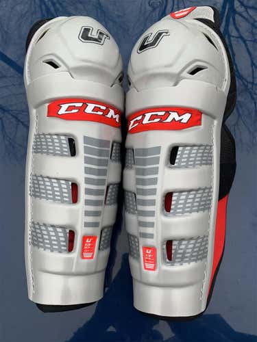 Junior CCM U+ Crazy Light  Shin Pads