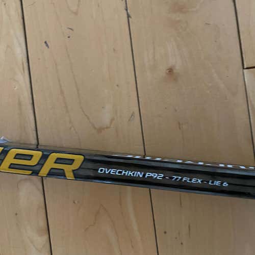 Senior Right Handed Supreme 1S Pro Stock Hockey Stick