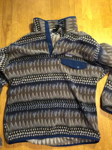 Adult Men's Small Patagonia Sweatshirt - Gray and blue pattern