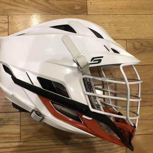 Pre-Owned Lightly Used Cascade S. White Shell/cage. Orange Jaw. Near Mint