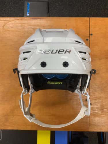White  Medium Bauer Re-Akt 150 Helmet