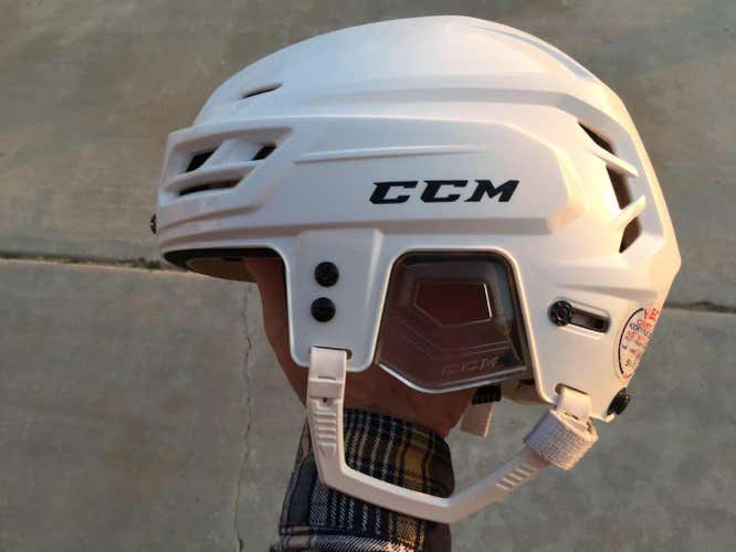 White Large CCM Resistance 110 Helmet