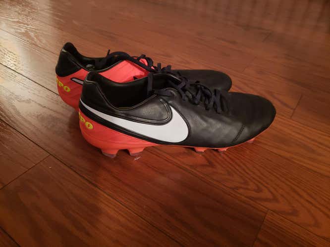 Orange Men's New 12 (Women's 13) Molded Cleats Nike Tiempo legend Cleats