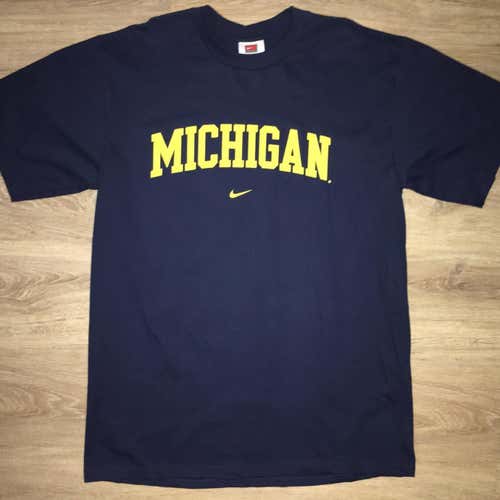 (Medium) New Nike Michigan Wolverines Shirt x