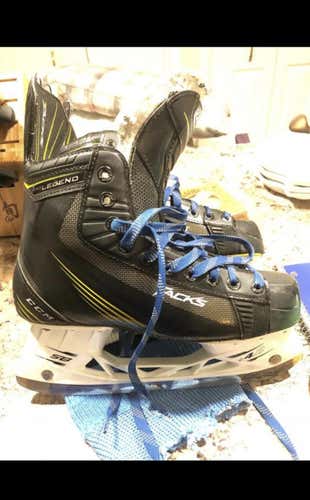 Senior CCM Tacks EE (Extra Wide)  Size 6.5 Hockey Skates