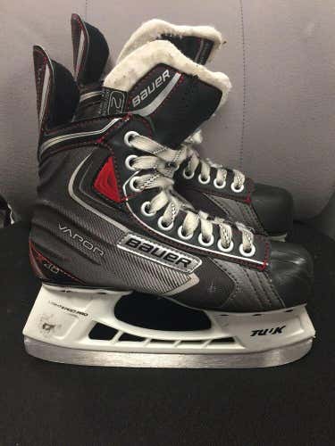 Junior Size 2 Bauer Vapor X40 Ice Hockey Skates