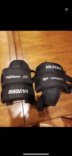 Vaughn V7 Knee Pads
