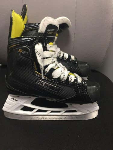 Youth Size 13.5 Bauer Supreme S27 Ice Hockey Skates