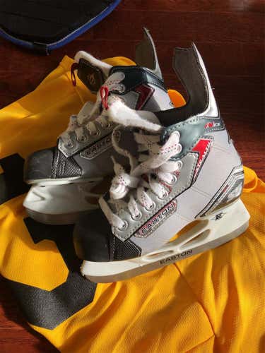 Youth Easton Stealth S5 D&R (Regular) Size 1 Hockey Skates