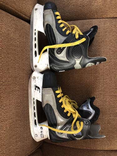 Senior CCM D&R (Regular)  Size 8 Hockey Skates