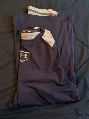 Men's Medium Under Armour Baseball Shirt Short Sleeve Navy Blue Grey
