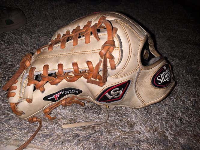 Brown High School/College Louisville Slugger Left Handed Outfield Baseball Glove 13"