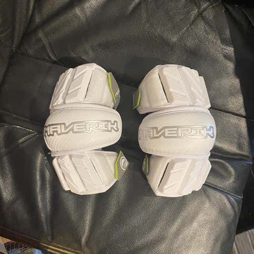 New Medium Maverik Max Arm Pads