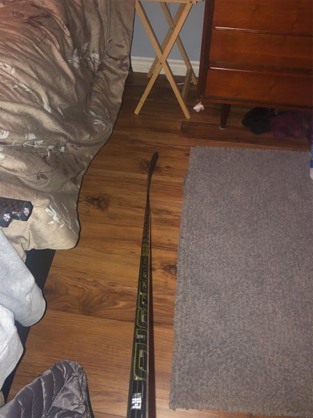 Senior Left Handed Supreme 2s Mid Pro Stock Hockey Stick