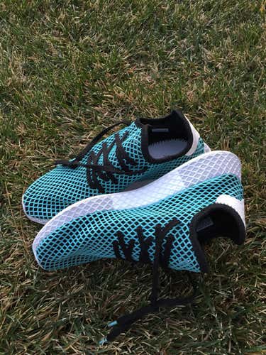 NEW Men's Adidas DEERUPT Size 10