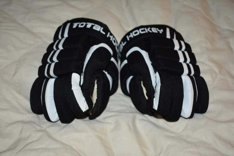 Total Hockey Youth Gloves, 8 Inch - New