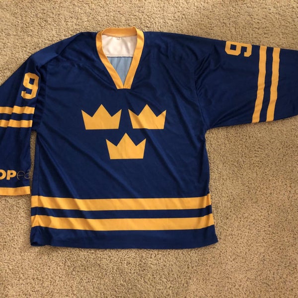 Three Crowns Hockey Jersey - #94 Medium