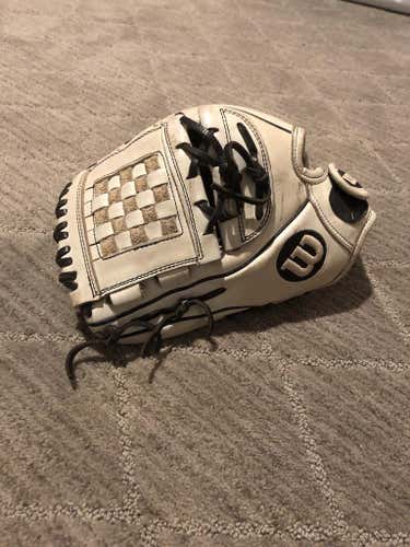 White Wilson Left Handed a2000 Baseball Glove 12"