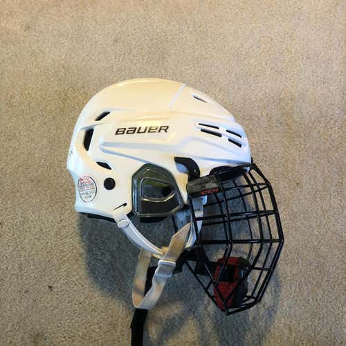 Medium Bauer Re-Akt Helmet