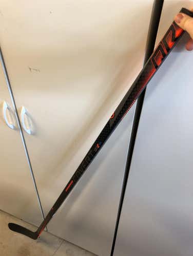 NEW Right Handed Warrior Covert QRE SL W88 75 Flex Hockey Stick