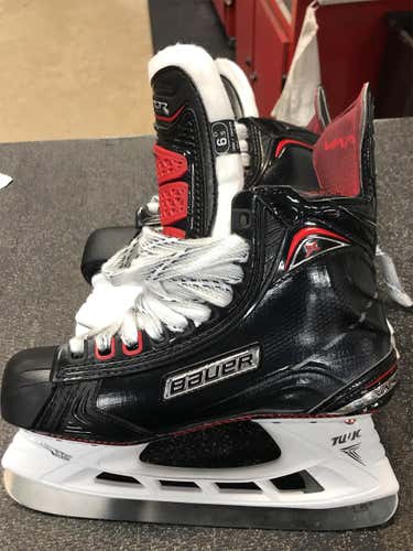 Senior Bauer Vapor 1X D&R (Regular)  Size 6.5 Hockey Skates