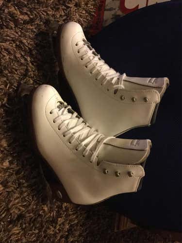 White  Riedell Size 3 Figure Skates