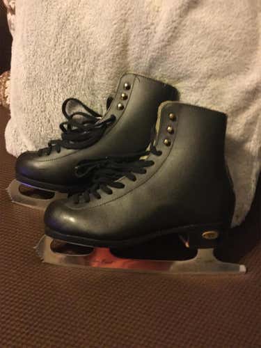 Black New Riedell Size 2.5 Figure Skates