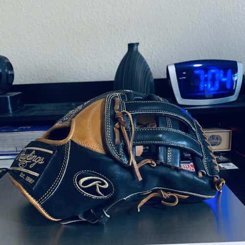 Black High School/College Outfield 12.75" Baseball Glove