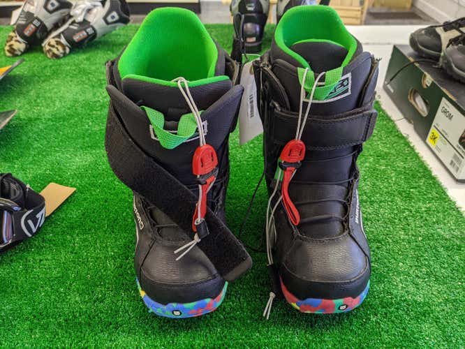 Kid's 7.0 (Women's 8.0) Burton Snowboard Boots