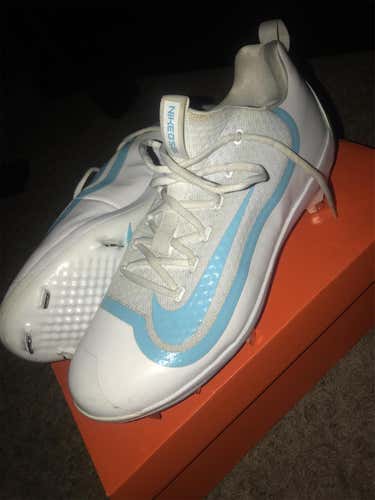 White Men's Metal Cleats Low Cut