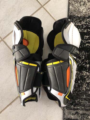 Senior CCM Super Tacks  Shin Pads