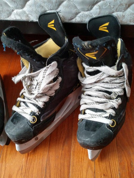 Junior Easton Stealth 85S Hockey Skates EE (Extra Wide) Size 4.5