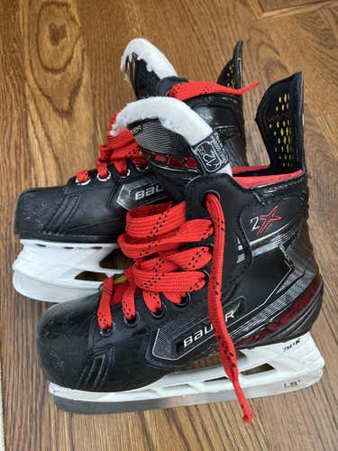 Youth Bauer 2X Hockey Skates EE (Extra Wide) Size 12