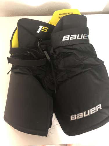Black Youth Small Bauer Supreme 1S  Hockey Pants