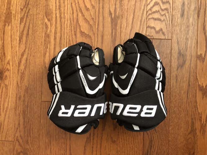 Black Senior Bauer APX Pro Gloves 13" Pro Stock Return Gophers Minnesota Flyers
