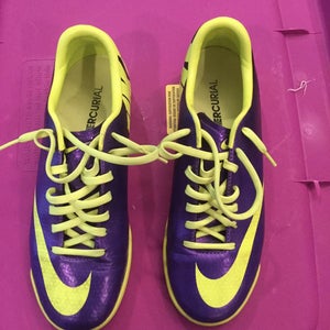 Purple Men's 7.5 (Women's 8.5) Indoor Nike Cleats