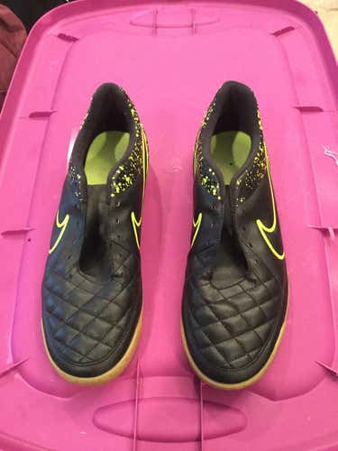 Black Men's Men's 10.5 (W 11.5) Indoor Nike Cleats