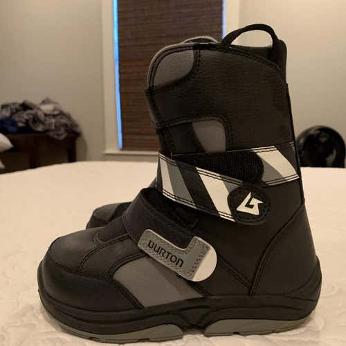 Kid's Burton Snowboard Boots Size 3.0