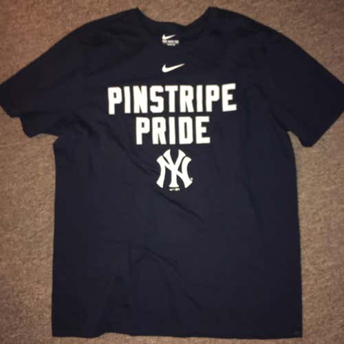 (XL) New Nike New York Yankees Pinstripe Pride Shirt