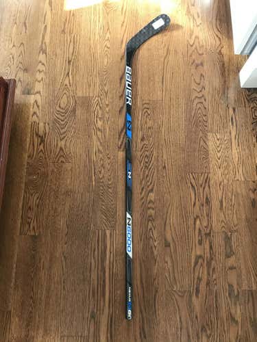 Junior Bauer Right Handed Nexus 6000 Hockey Stick Griptac