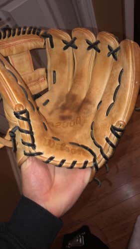 Infield A2000 11.5" Baseball Glove