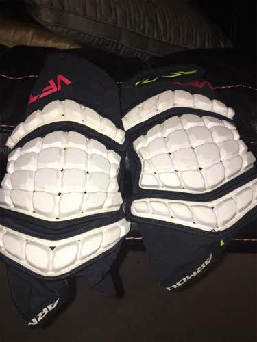 New Large Under Armour VFT Sleeves Arm Pads