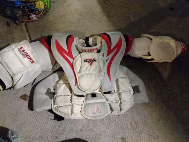 Senior Large Vaughn Epic 8800 Goalie Chest Protector