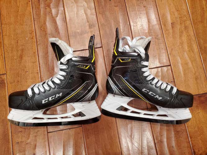 Senior CCM AS1 Hockey Skates Size 9 w/step black