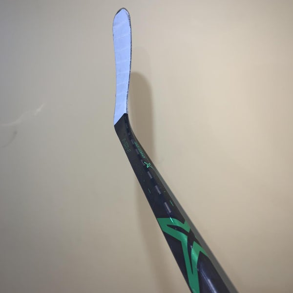 Senior Right Handed Vapor ADV Mid Hockey Stick