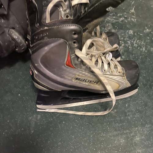 Senior Bauer Vapor X60 EE (Extra Wide)  Size 7 Hockey Skates