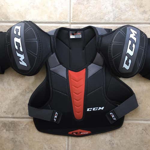 Senior Medium CCM QuickLite  Shoulder Pads