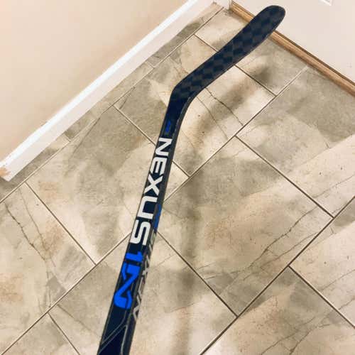 Senior Right Handed Nexus 1N Mid Pro Stock Hockey Stick