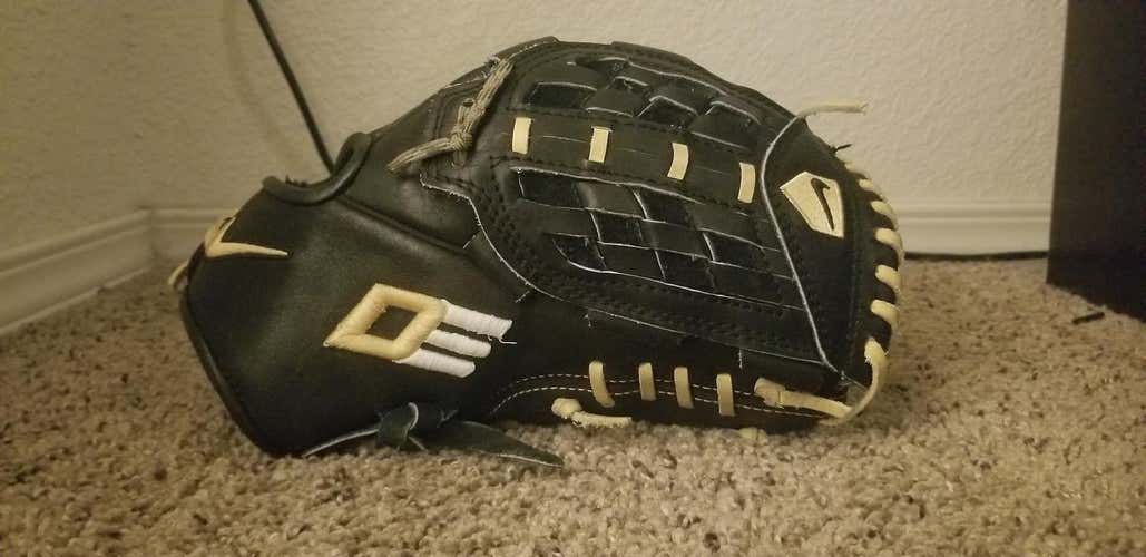 Black High School/College Nike Pitcher's Right Handed Diamond Elite Baseball Glove 12"