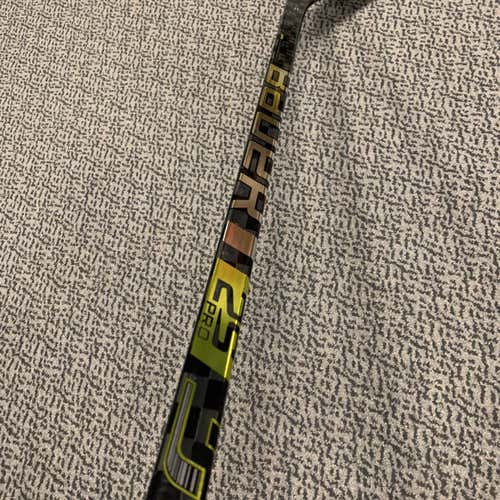 Senior Right Handed Supreme 2S Pro Mid Pro Stock Hockey Stick